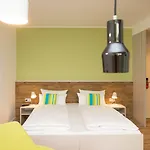 Carolinenhof 3* برلين