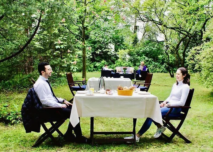 卡罗琳彩云之南酒店